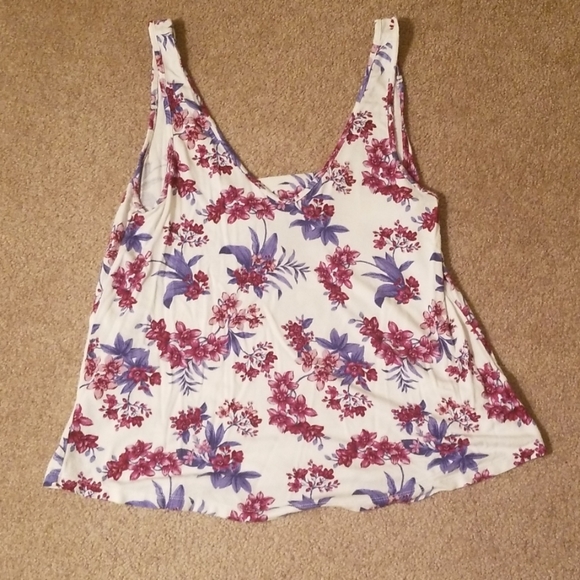 American Eagle Outfitters Tops - Soft comfy white top with purple flowers